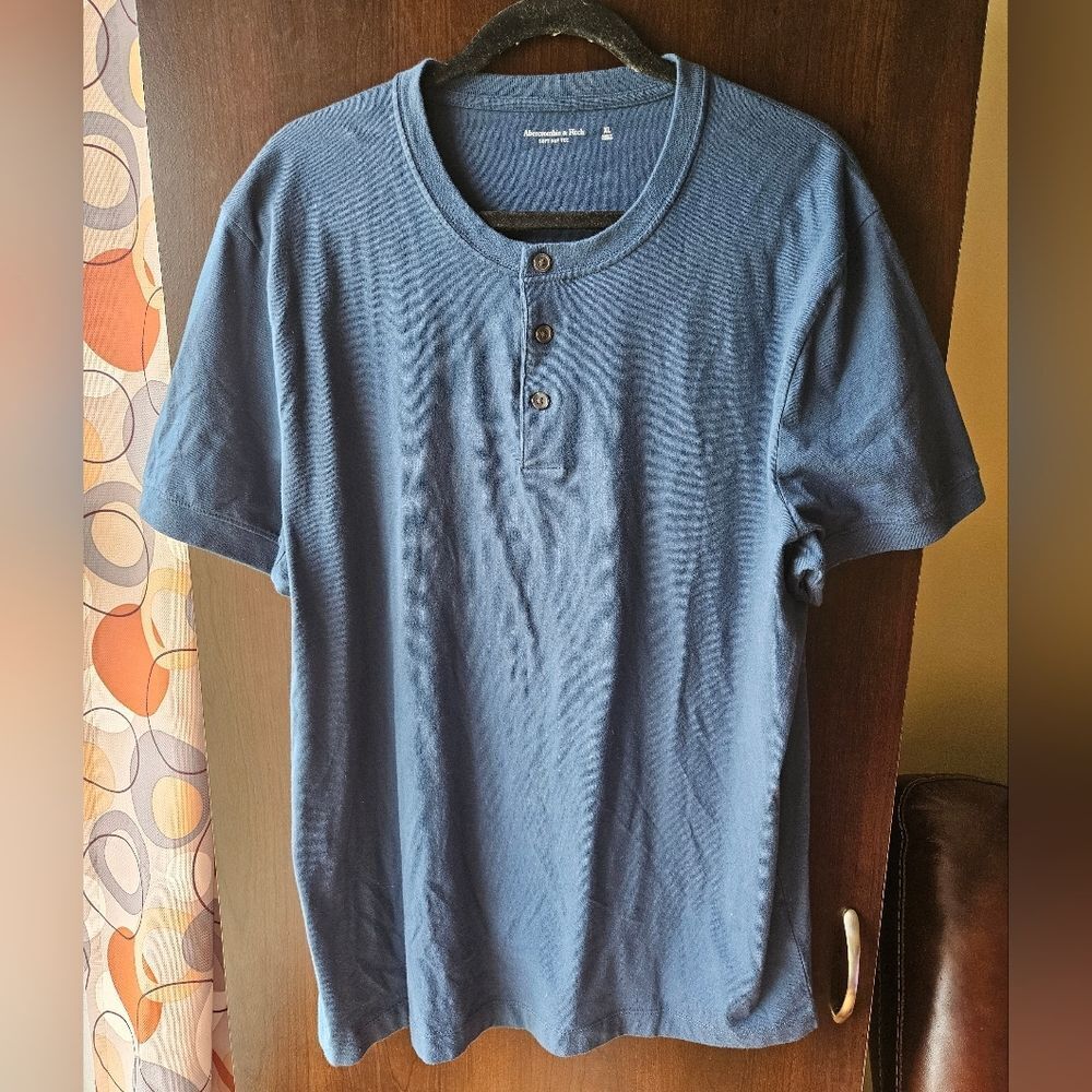 Abercrombie & Fitch Navy Tee With Button Top Size XL